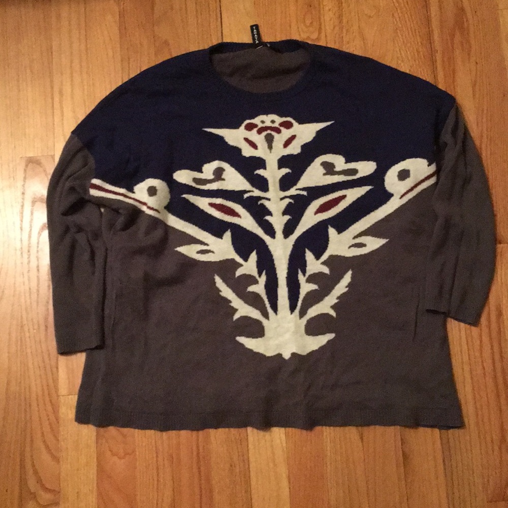 Cute Graphic Sweater!